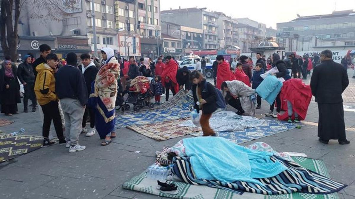 Düzce'de 5.9 büyüklüğünde deprem! İstanbul ve Ankara'da da hissedildi