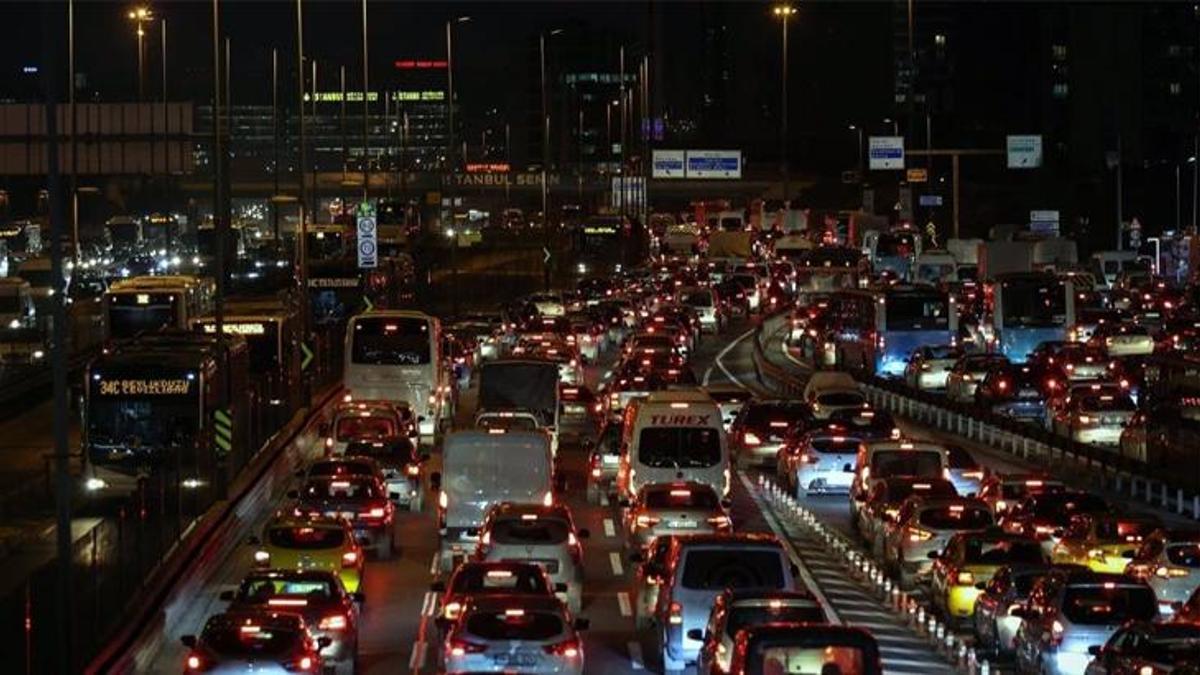 İstanbul’da trafik yoğunluğu yüzde 90 seviyelerine ulaştı