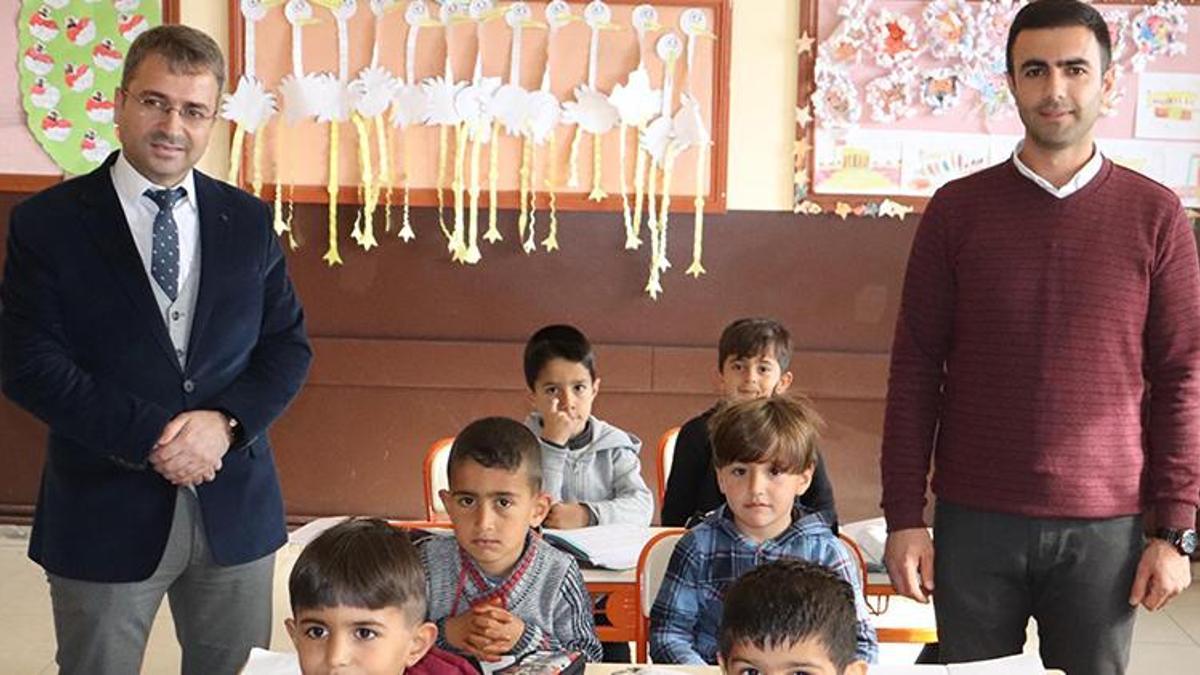 Öğretmenden, öğretmen olan eski öğrencisine sürpriz kutlama