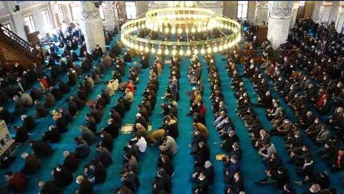 Cuma namazı saati! Cuma namazı kaçta bitiyor, ezan saat kaçta okunuyor? İl il Cuma namazı saati vakti 25 Kasım 2022!