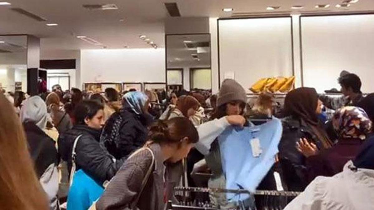 İndirim izdihamı! AVM'lere akın ettiler, kapış kapış satıldı