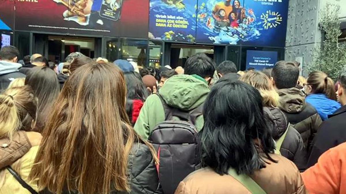 ‘Muhteşem Cuma’ indirimleri izdihama neden oldu