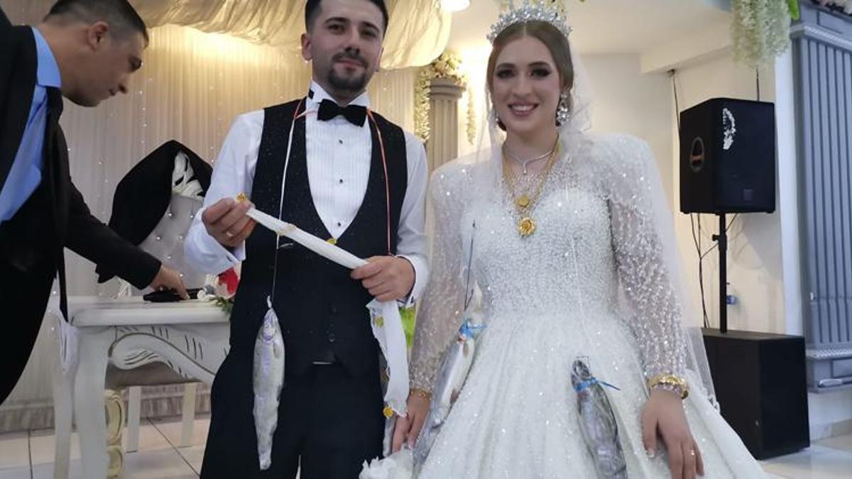 Gelin ve damada takı yerine "balık" taktı