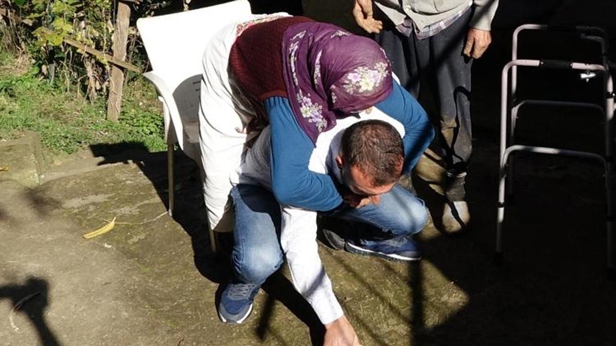 'Arazi anlaşmazlığı' çilesi; babaannesini sırtında taşıyor