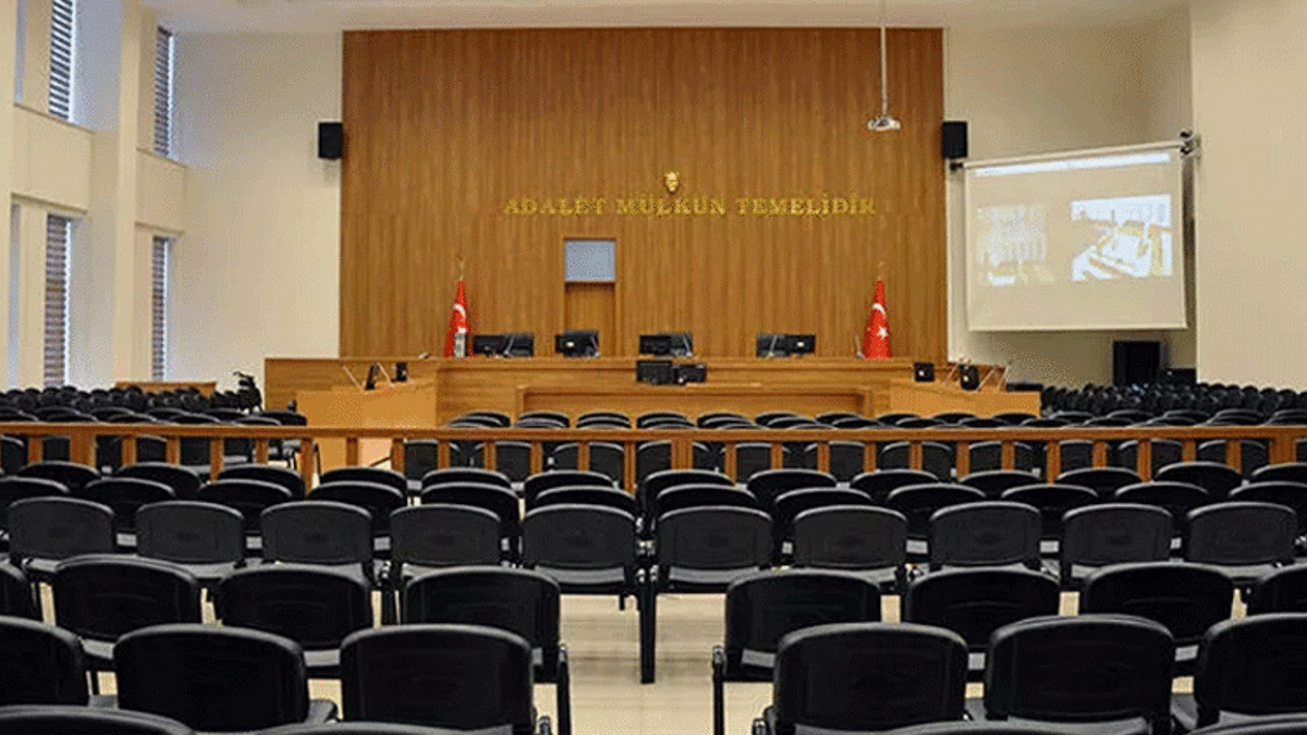 Kapatılan Zaman gazetesi yazarlarına hapis cezası