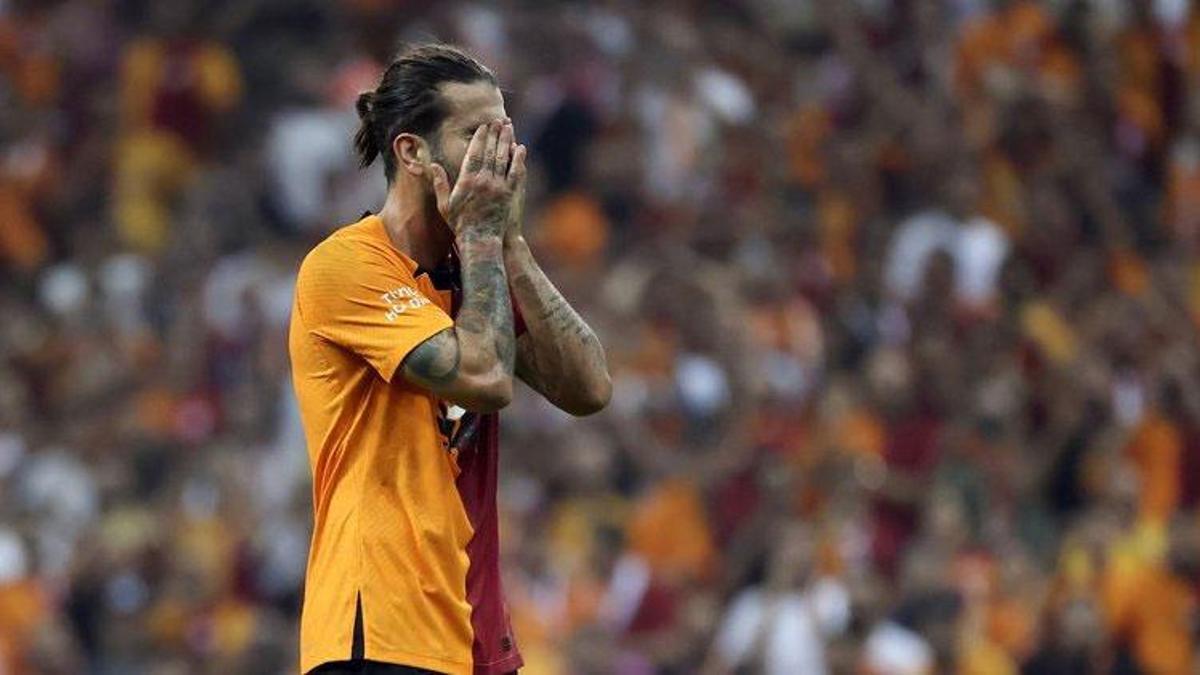 Galatasaray' şok! Sergio Oliveira'da yırtık