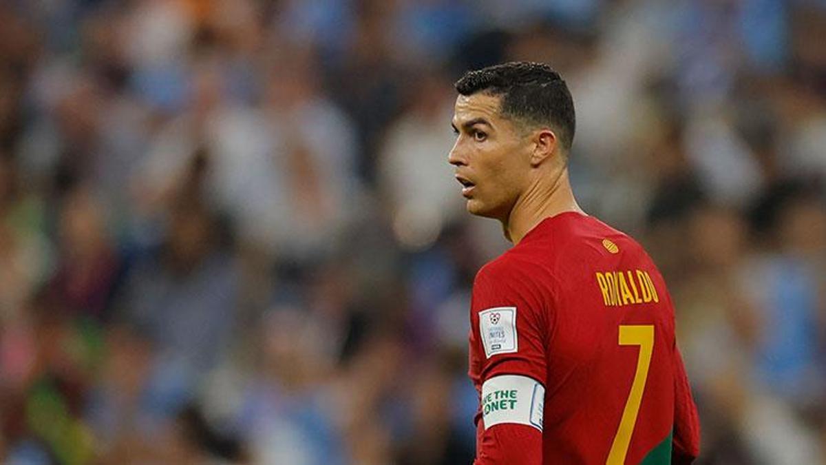 Cristiano Ronaldo'nun balmumu figürü İstanbul'da! Fotoğraf çektirmek için sıraya giriyorlar