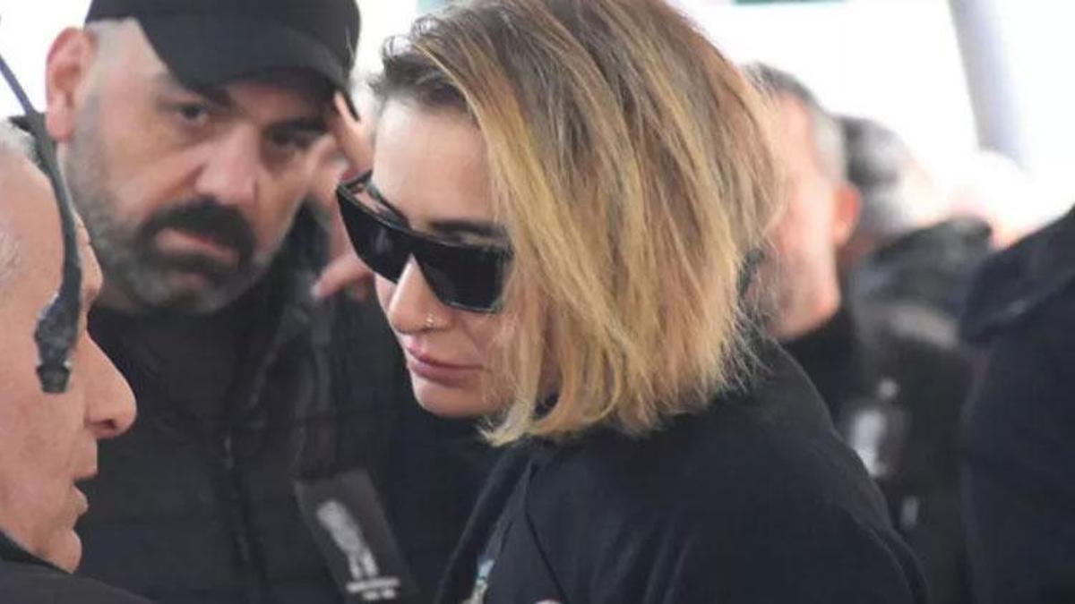 Sıla, babasını son yolculuğuna uğurladı!