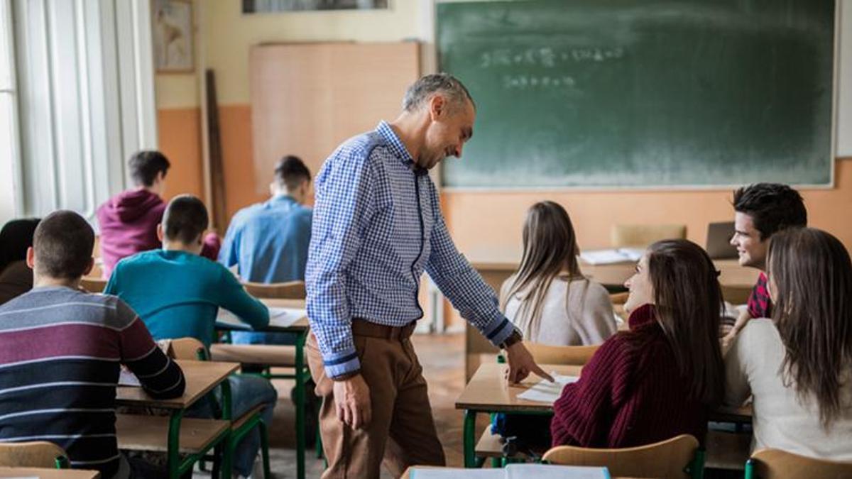 Sözleşmeli öğretmene kadro verilecek mi? Sözleşmeli öğretmen kadroya alınınca maaşı artacak mı? Detaylar belli oldu! İşte sözleşmeli personele kadro düzenlemesi!