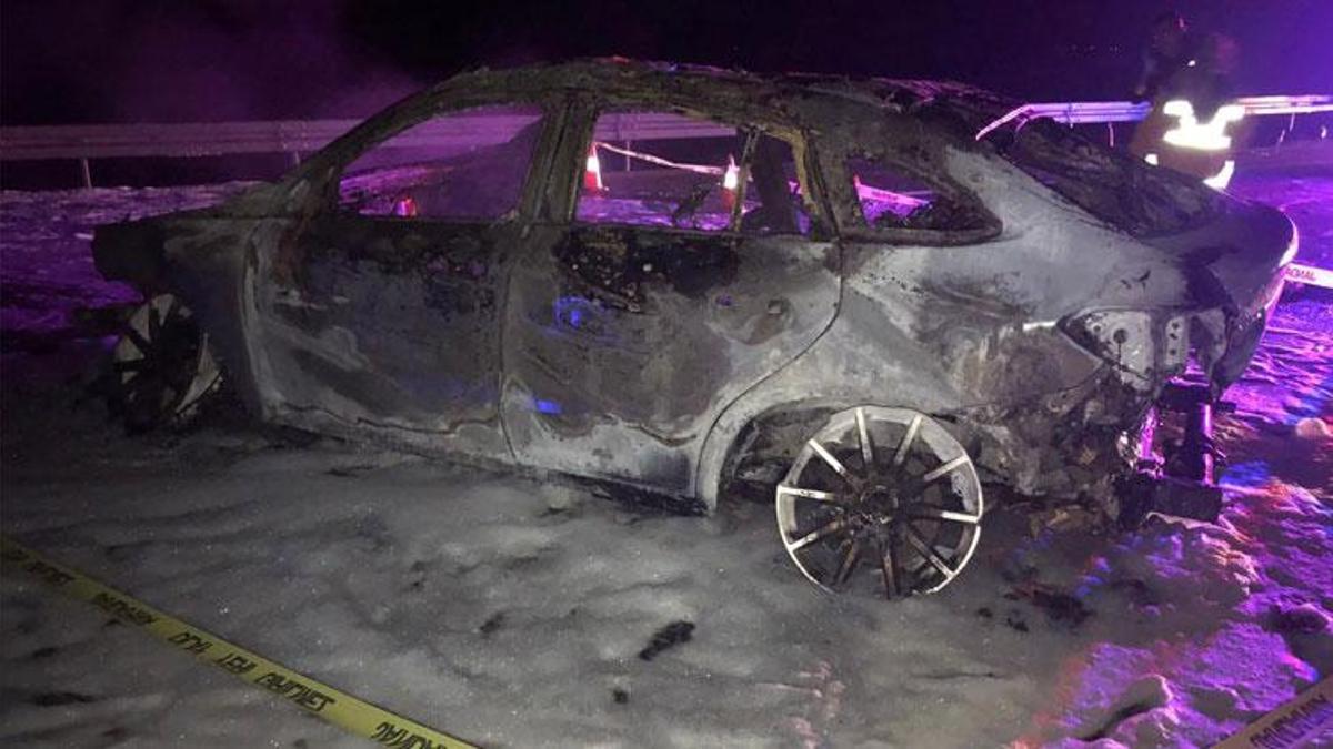 Ankara'da otomobil bariyere çarpıp alev aldı: 3 ölü, 1 yaralı