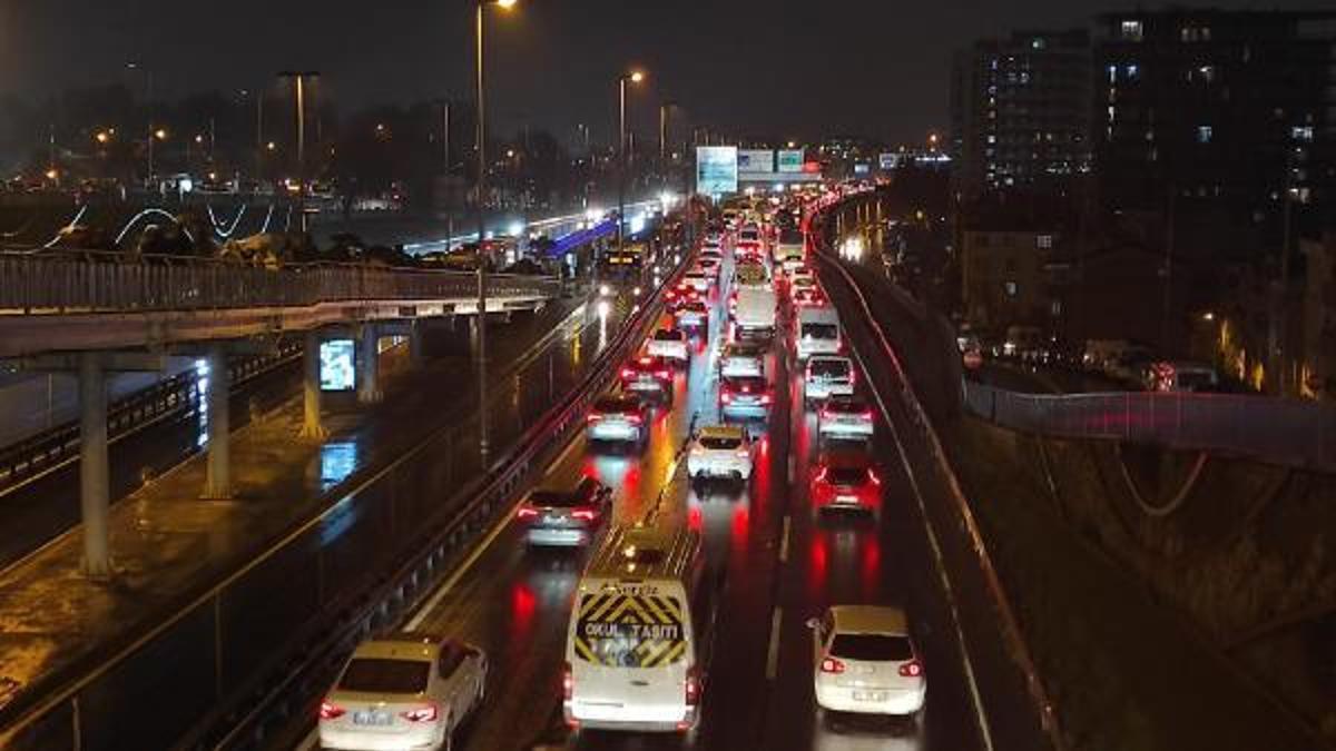 İstanbul'da trafik yoğunluğu yüzde 90'a ulaştı