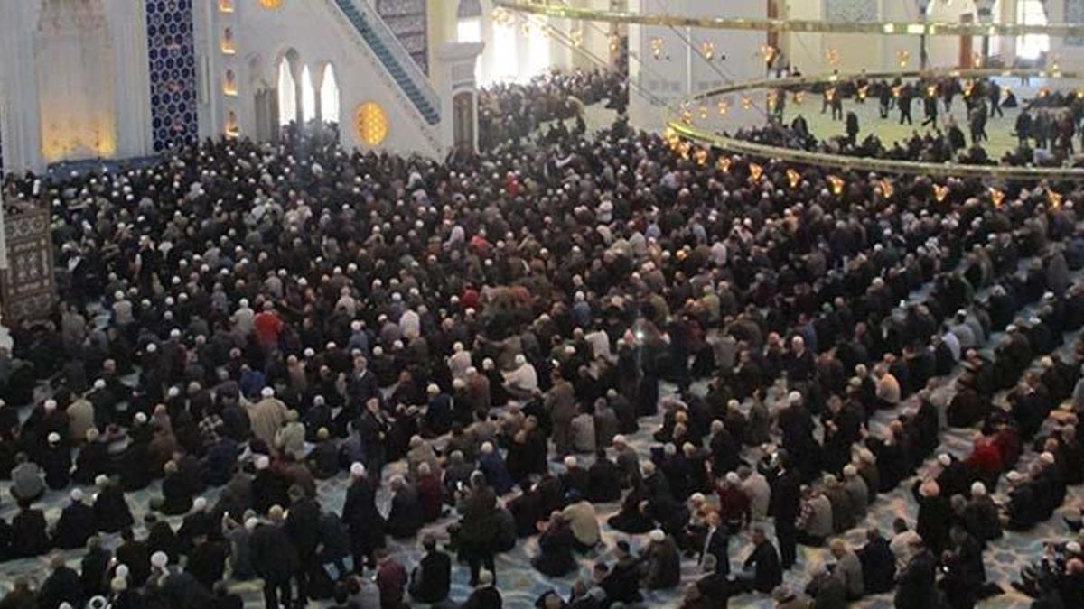 Cuma namazı saati! 2 Aralık 2022 Cuma namazı kaçta bitiyor, ezan saat kaçta okunuyor? İl il Cuma namazı saati vakti 2 Aralık 2022