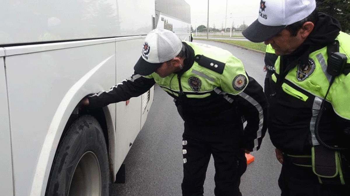 Polis, yolcu otobüslerini tek tek durdurdu! 51 sürücüye ceza kesildi