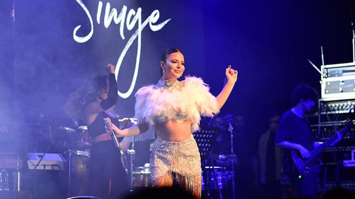 Simge Sağın danslarıyla adeta göz doldurdu!