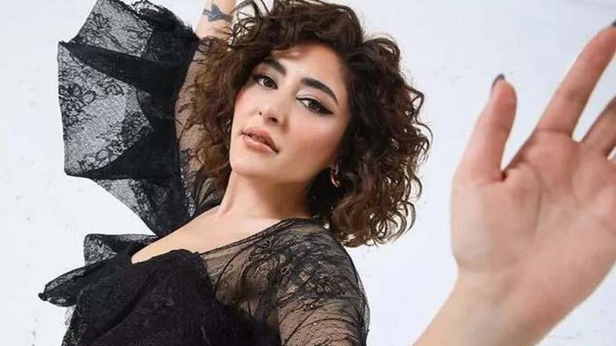 Melek Mosso kimdir, nereli, kaç yaşında, gerçek soy ismi ne? Melek Mosso’nun eğitimi, müzik kariyeri ve şarkıları…