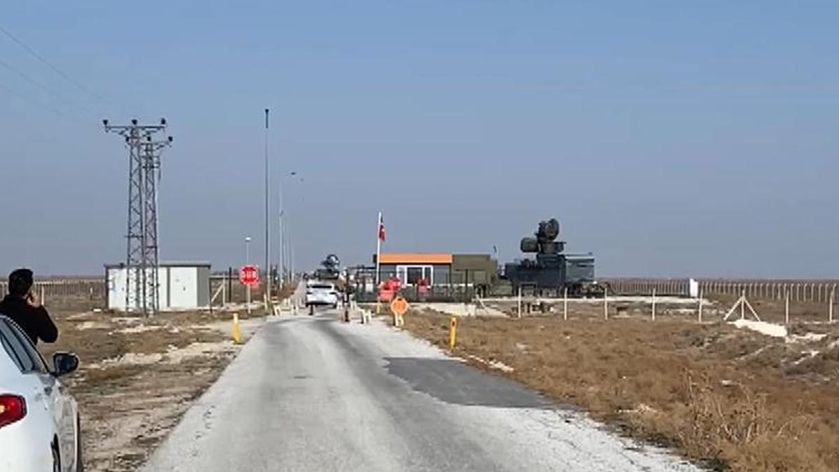 Konya'da askeri eğitim uçağı düştü: Pilot uçaktan atlayarak kurtuldu