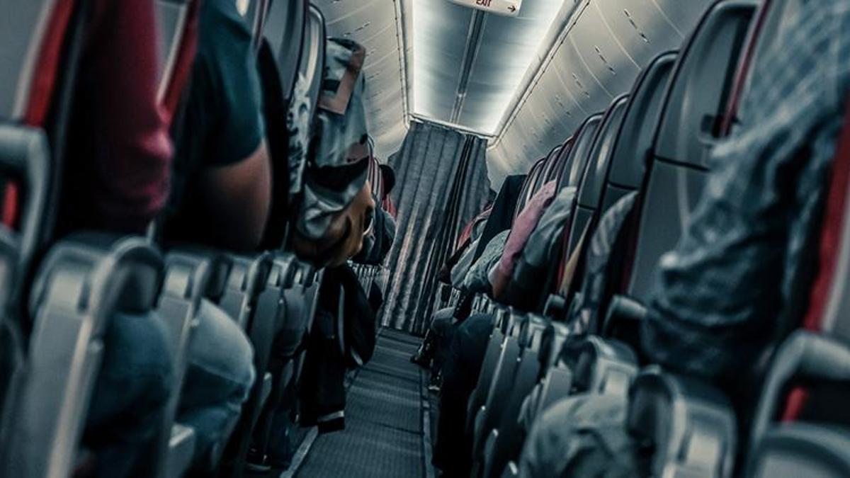 İstanbul'a giden uçak Barselona'ya acil iniş yaptı, 28 yolcu uçaktan kaçtı!