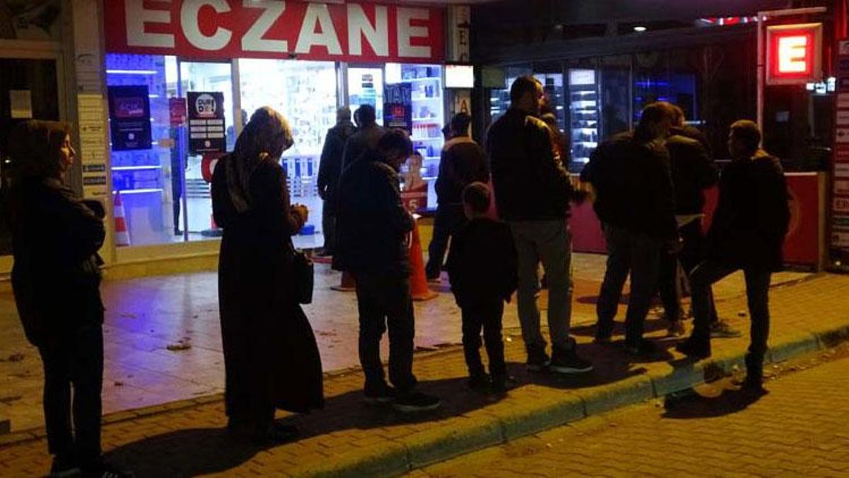 Hastalıklar artınca eczanelerde uzun kuyruklar oluştu