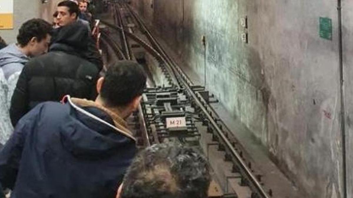 Kirazlı-Başakşehir ve Bahariye-Olimpiyat metro hatlarında elektrik kesintisi, seferler durdu
