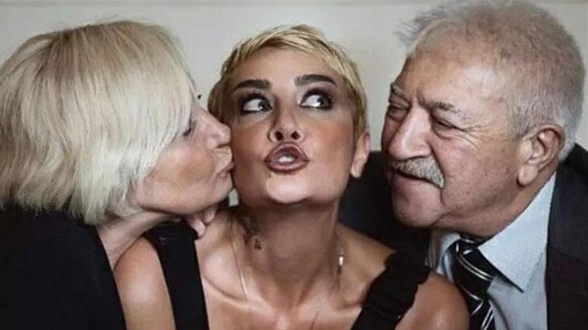 Sıla baba acısını sahnede paylaştı!