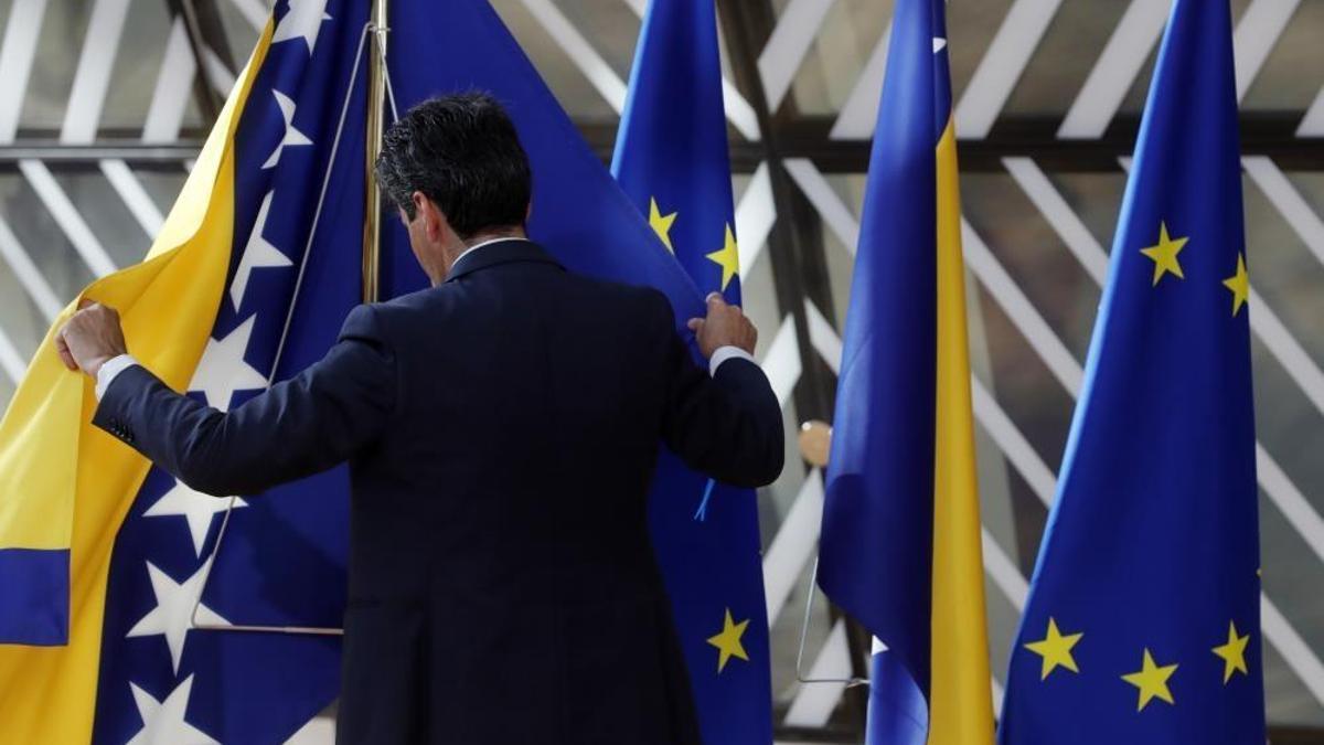 Bosna Hersek AB’ye adaylık statüsü kazandı