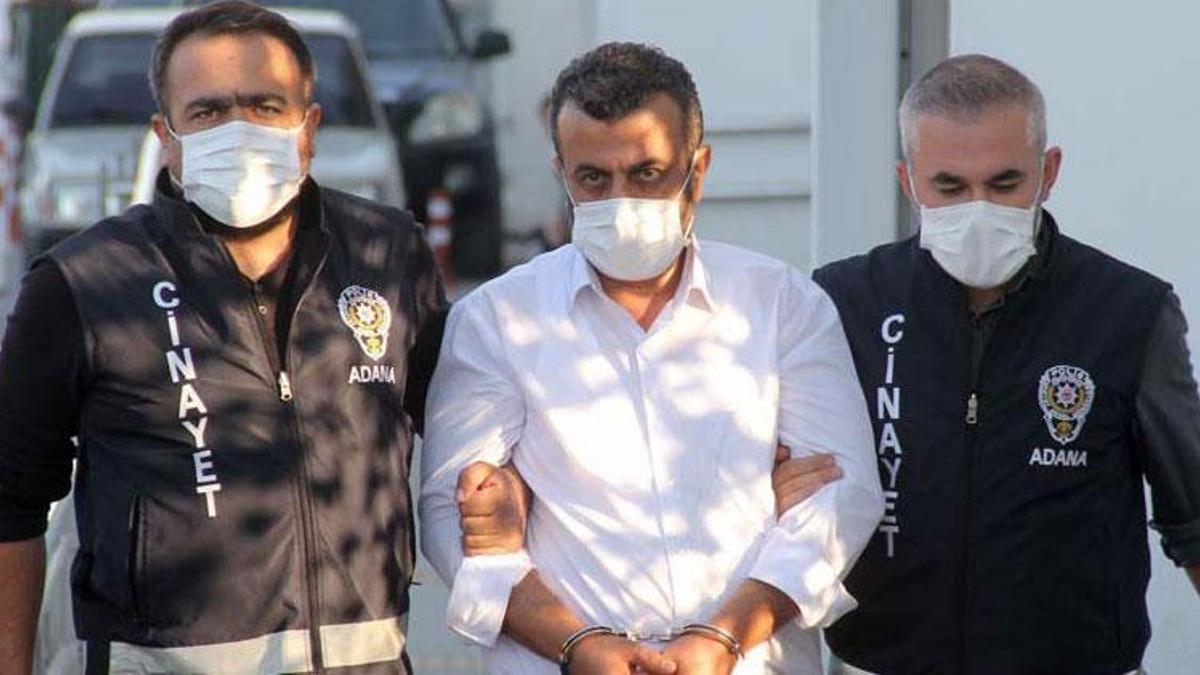 Adana'da korkunç cinayet! Öz oğlunun boğazını kesti ölmesi için başında bekledi