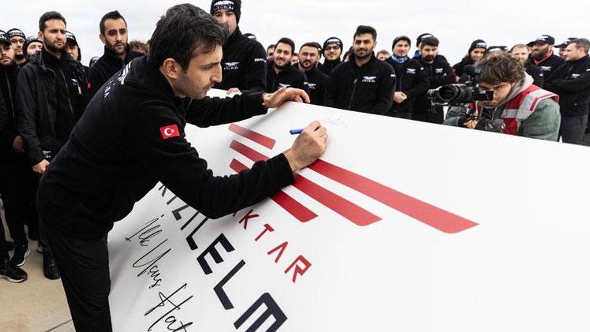 Selçuk Bayraktar'dan Kızılelma açıklaması: Kontrol yazılımlarıyla satır satır uğraştım