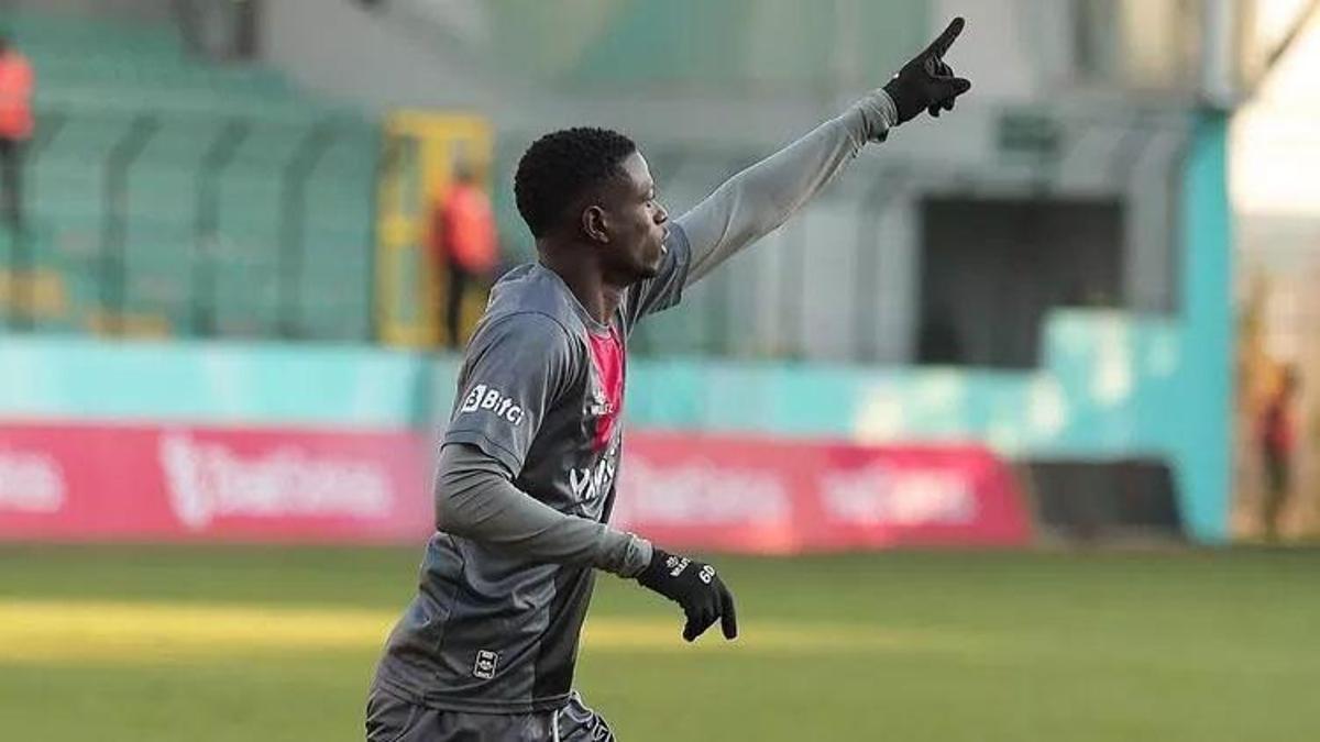 Ebrima Colley, Misli TV'ye açıkladı: İdolüm diyebileceğim isim Kaka...