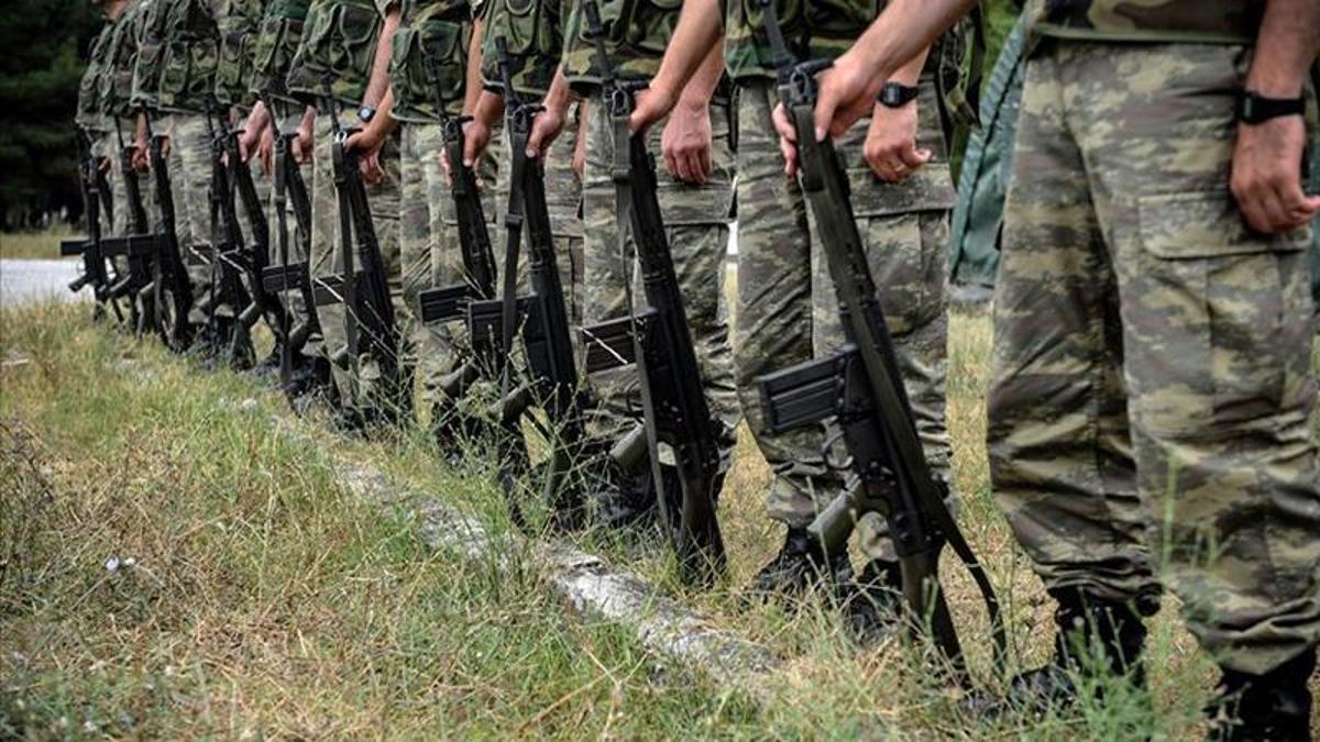 Bakan Akar açıkladı: Terhisler planlanan zamanda yapılacak