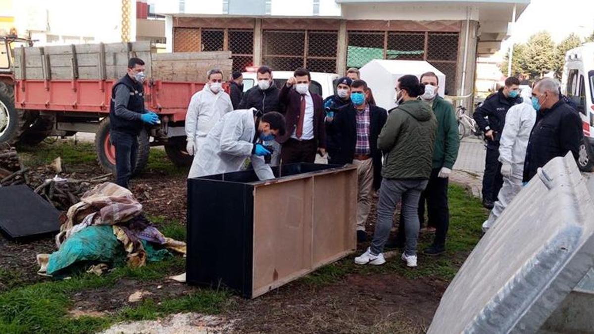 Boş arazideki ahşap dolaptan erkek cesedi çıktı; 1 gözaltı