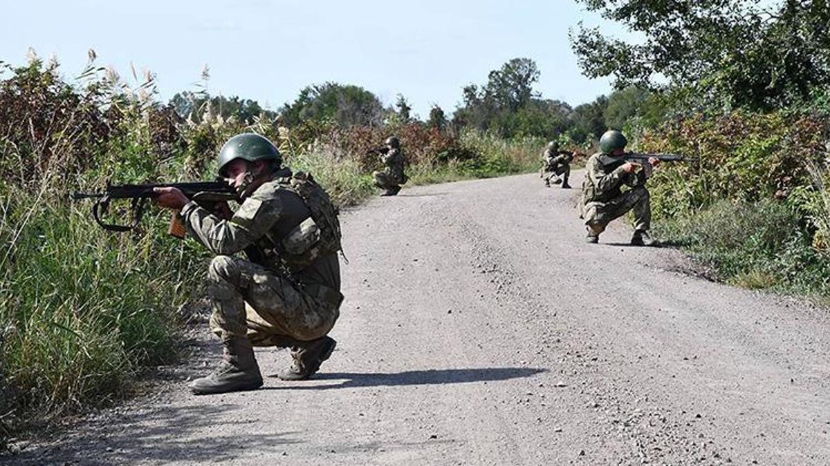 MSB: Türkiye'ye kaçak geçmeye çalışan 13 kişi yakalandı