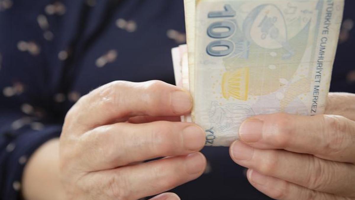 Emekliye yılbaşı ikramiyesi var mı? 2023 Emekli yılbaşı ikramiyesi verilecek mi?