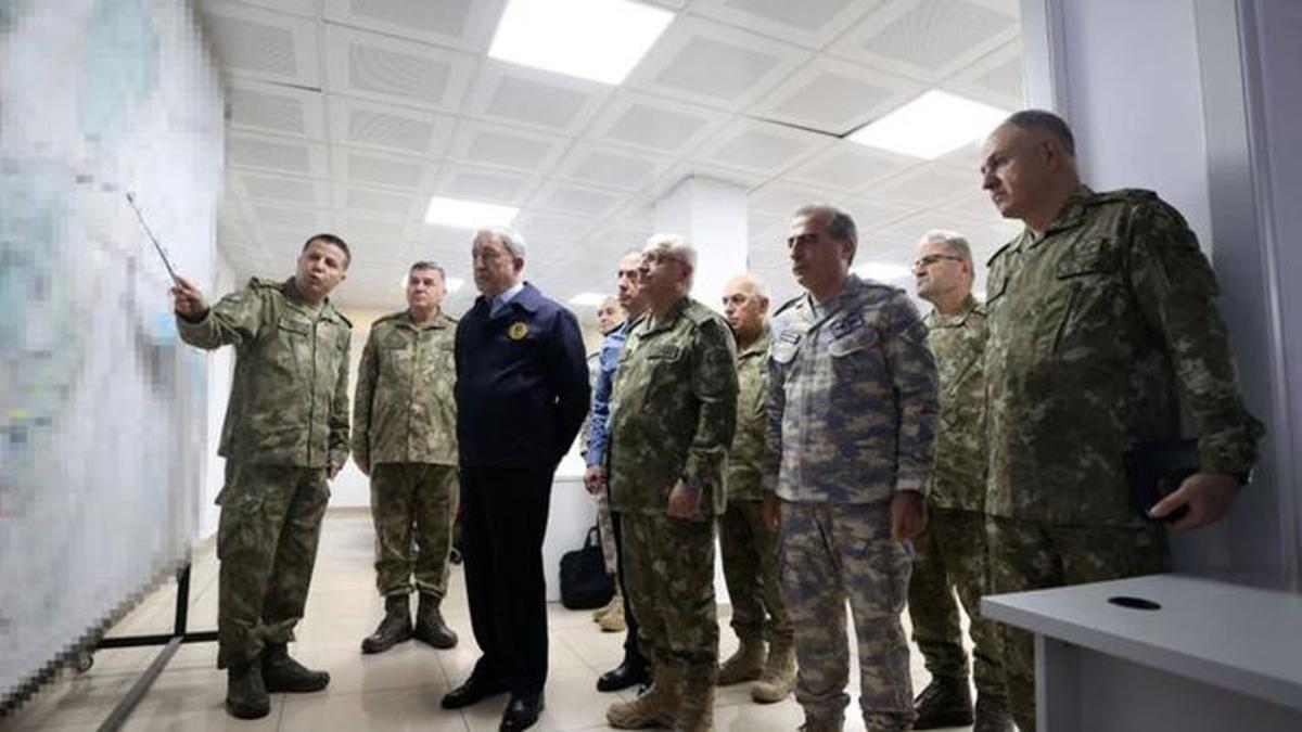 Bakan Akar’dan Suriye sınır hattında önemli toplantı