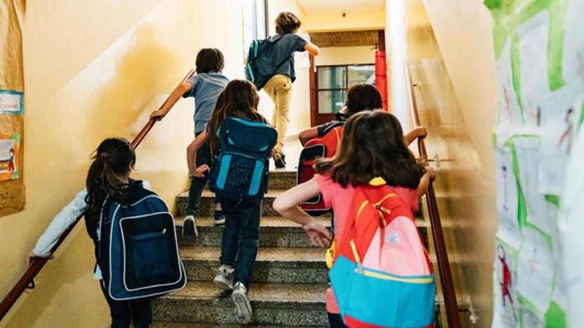 Öğretmen ve öğrencileri ilgilendiren karar! Hem 'görevi kötüye kullanma' hem de 'silah' sayılıyor
