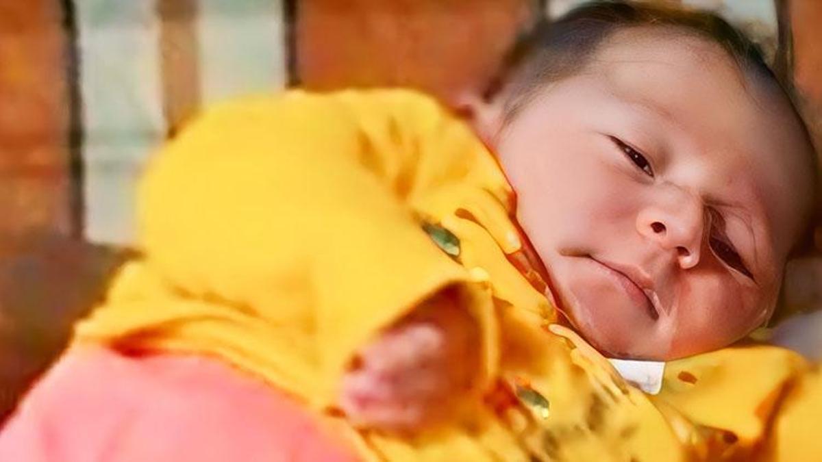 Üzerine çaydanlık devrilen bebek hayatını kaybetti