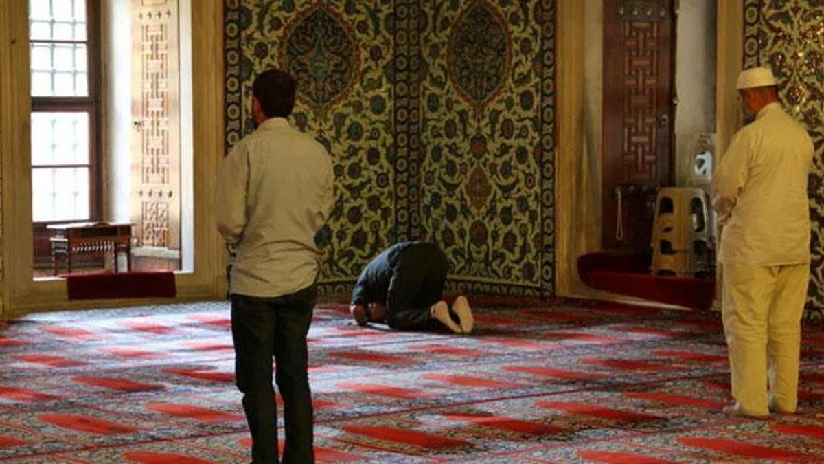 Cuma namazı saati 30 Aralık! Cuma namazı kaçta bitiyor, ezan saat kaçta okunuyor? İl il Cuma namazı saati vakti 30 ARALIK 2022