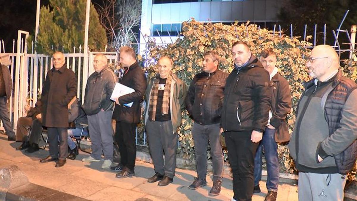 EYT başvurusu yapmak için geceden sıraya girdiler
