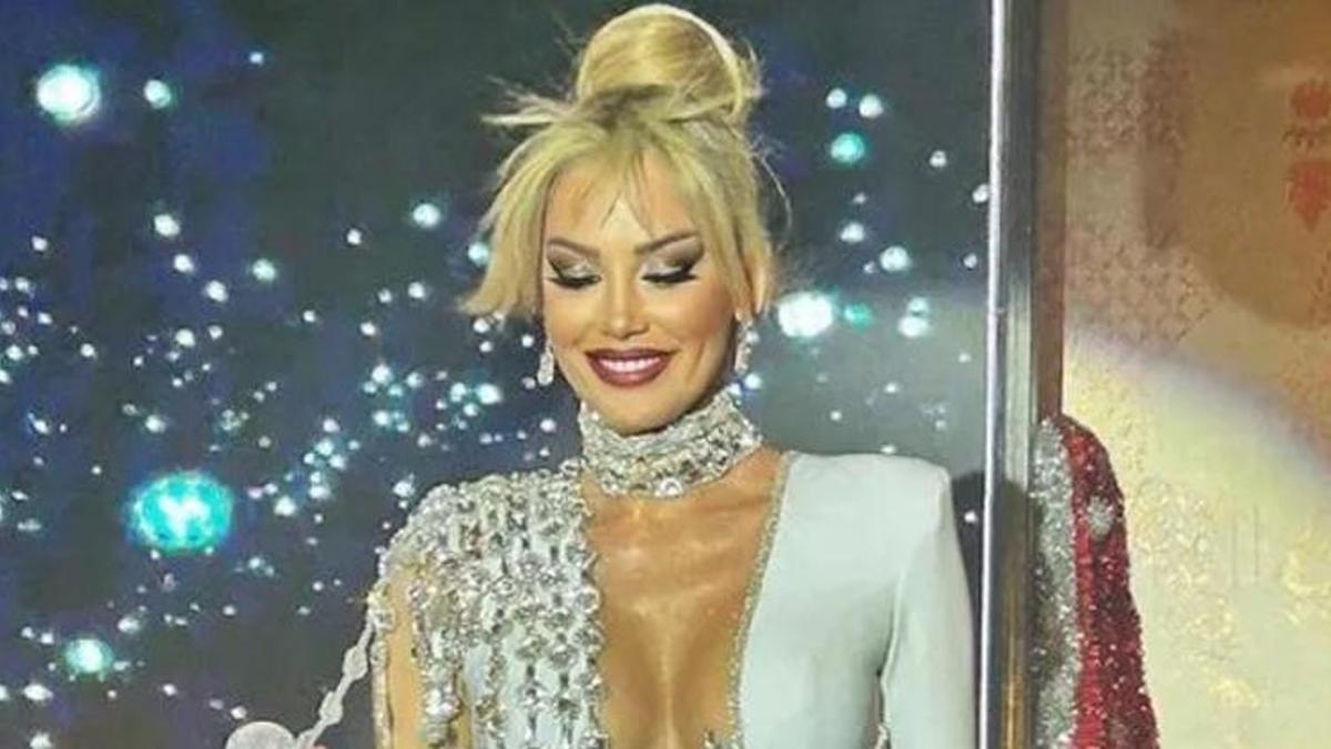 Petek Dinçöz dekolteli paylaşım yaptı! Yorumlara kapadı