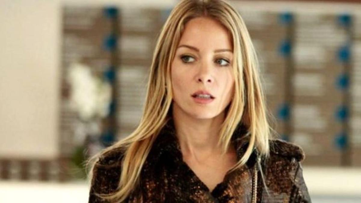 Bade İşçil: 2022 küçük bir nazar boncuğu taktı gitmeden