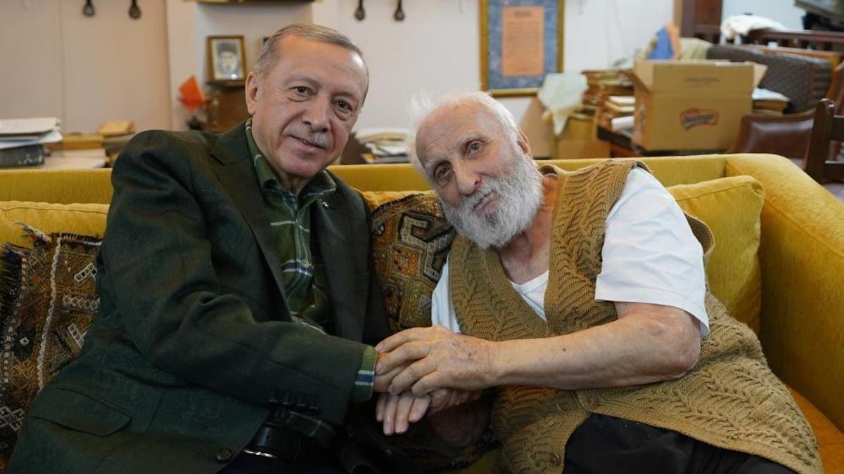 Cumhurbaşkanı Erdoğan, neyzen Niyazi Sayın'ı ziyaret etti