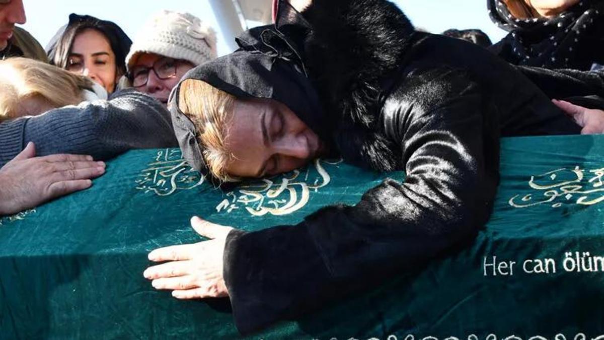 Tuğba Özay'ın baba acısı!