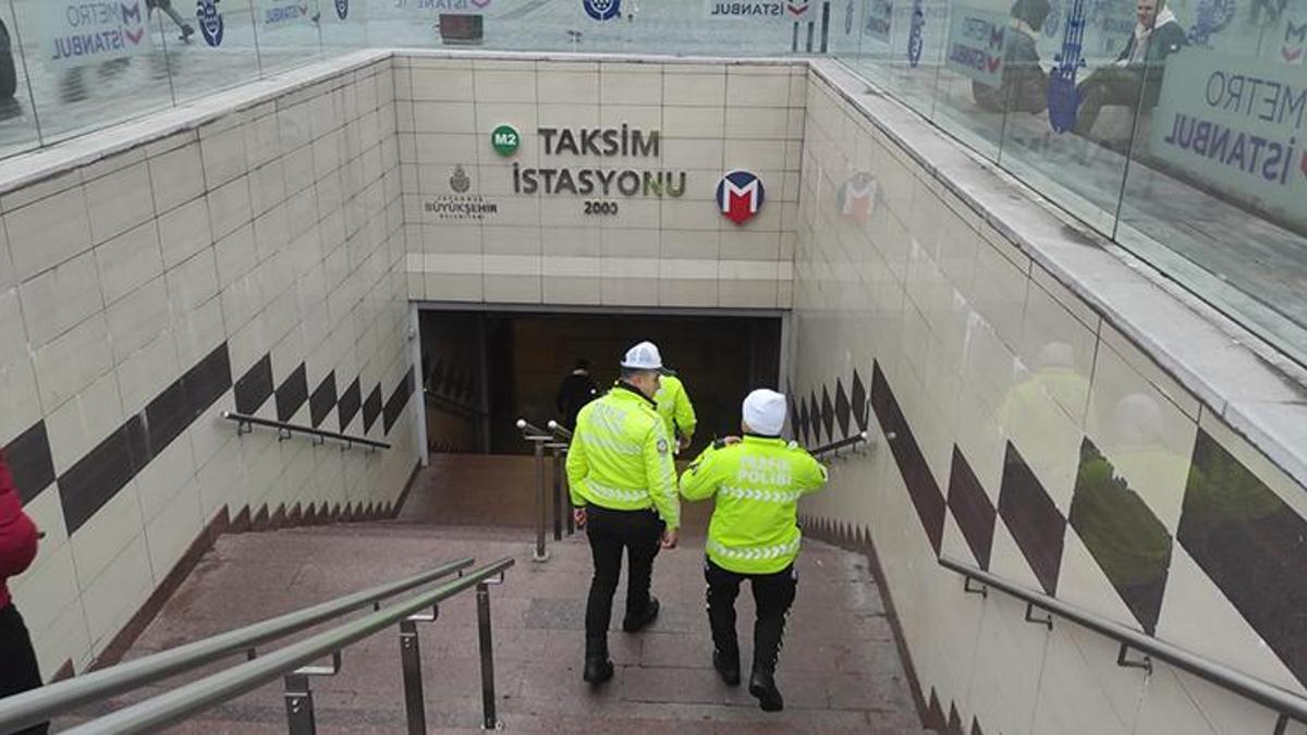 Taksim metrosunda raylara düşen yolcu nedeniyle seferler durdu
