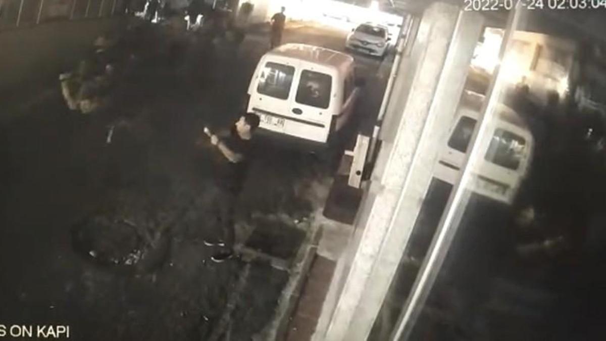 Gece kulübüne silahlı saldırı! İçeridekiler ateşle karşılık verdi