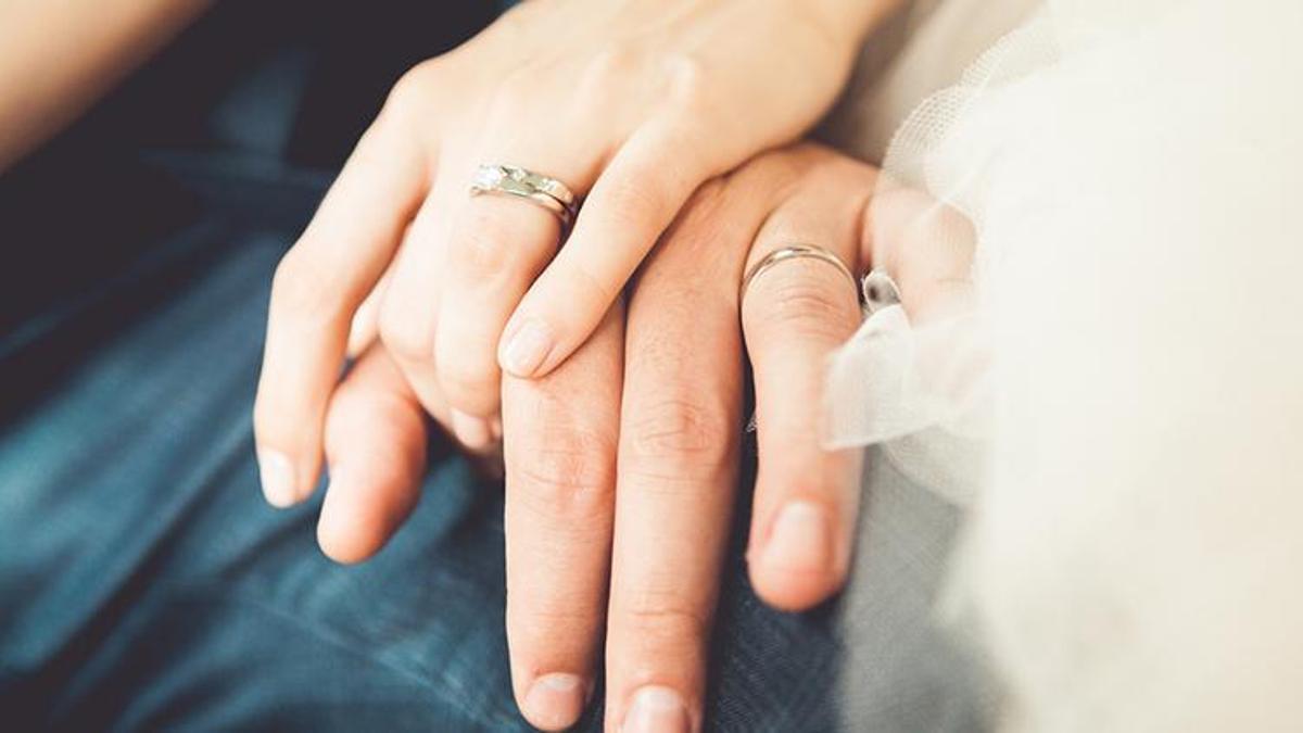 Evli ve nişanlılar internette daha az vakit geçiriyor