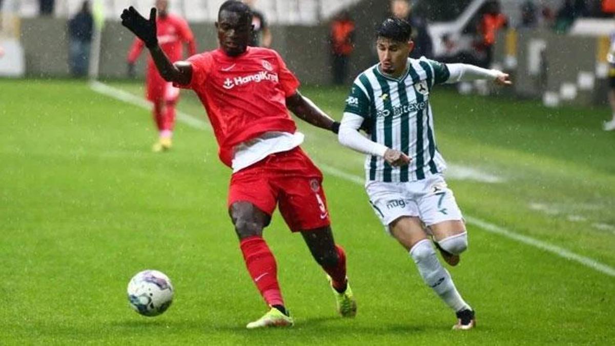 Son 3 haftada 7 puan! Ümraniyespor ligde kalmaya kararlı