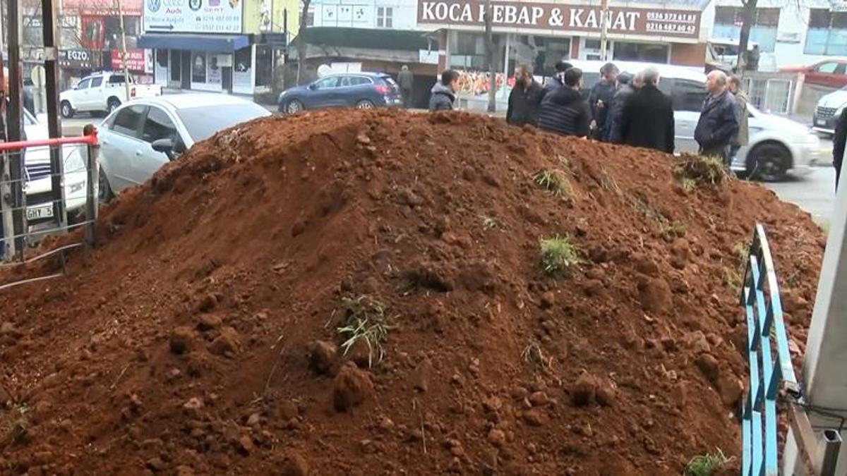 Sultanbeyli'de kiracısını çıkaramayınca dükkan önüne toprak döktürdü