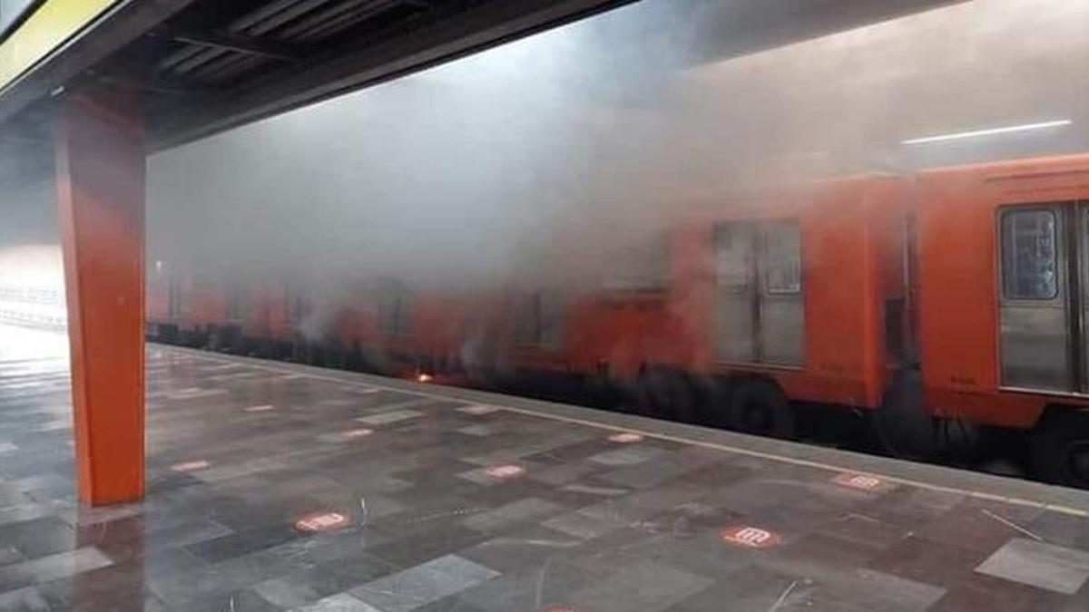 Metronun vagonu alev aldı! Yolcular büyük panik yaşadı