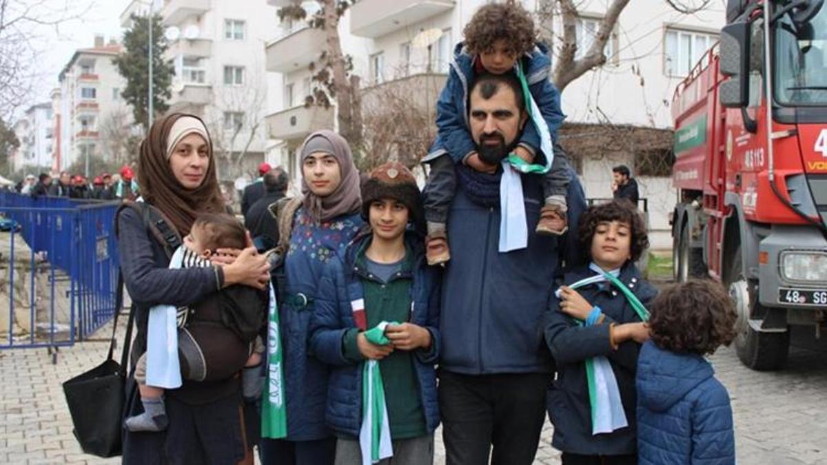 Cumhurbaşkanı Erdoğan'ı görmek için 6 çocuğuyla Fransa’dan geldi