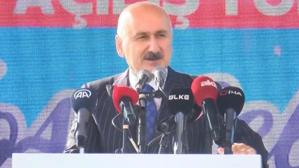 Bakan Karaismailoğlu: Tatil planı yapacaklarına keşke metro planı yapsalar