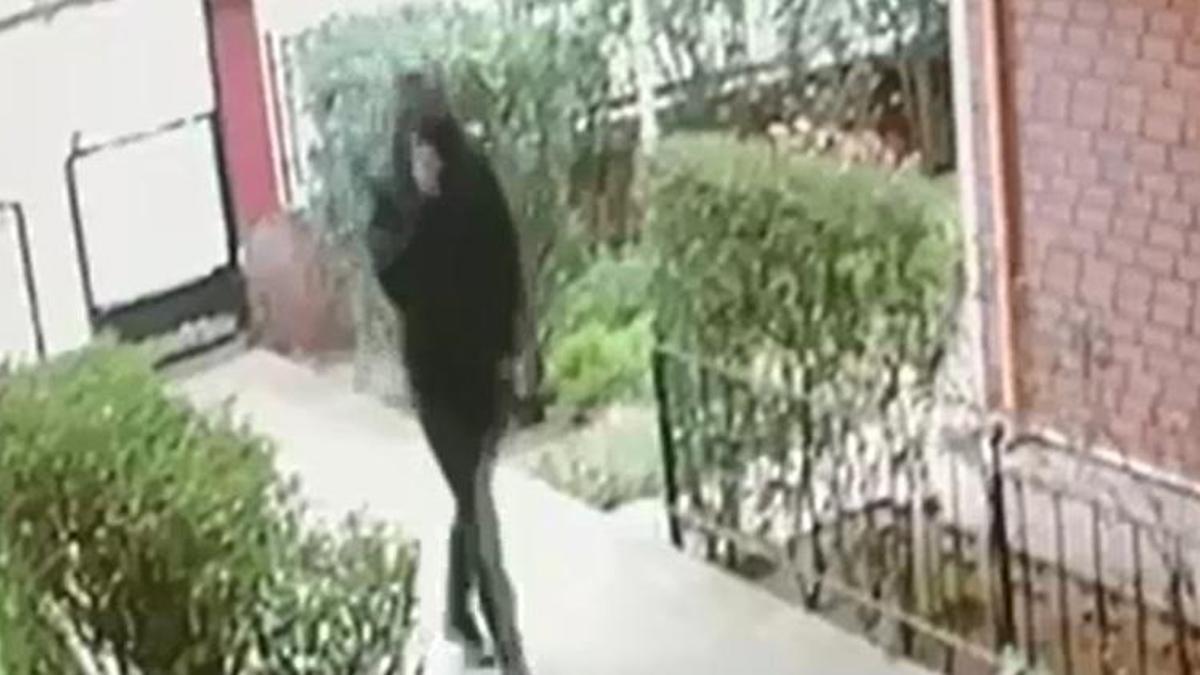 Paraları poşete koyup kapıya gelen dolandırıcıya teslim etti